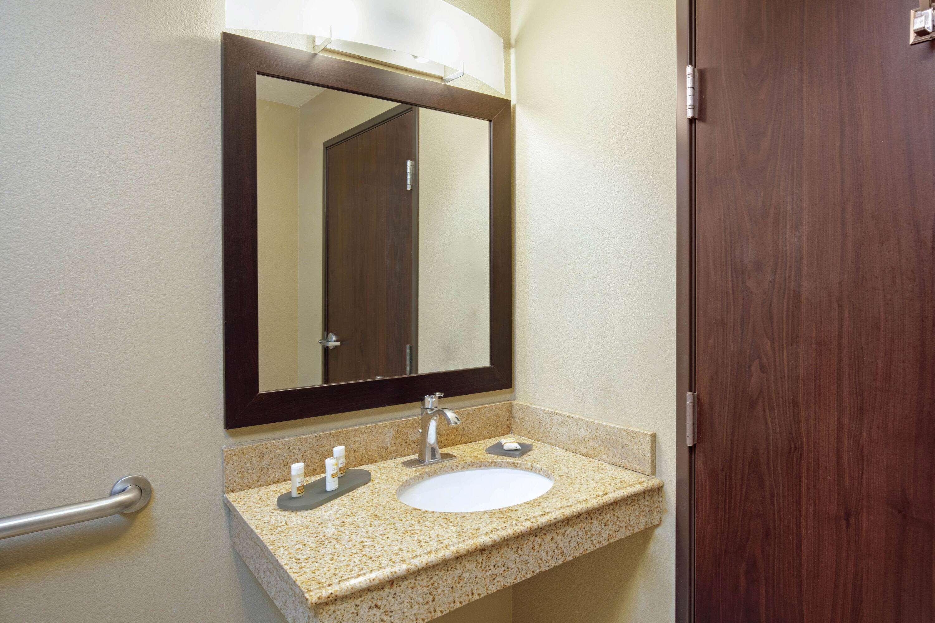 La Quinta Inn & Suites By Wyndham Lv Tropicana Stadium Las Vegas Exteriör bild