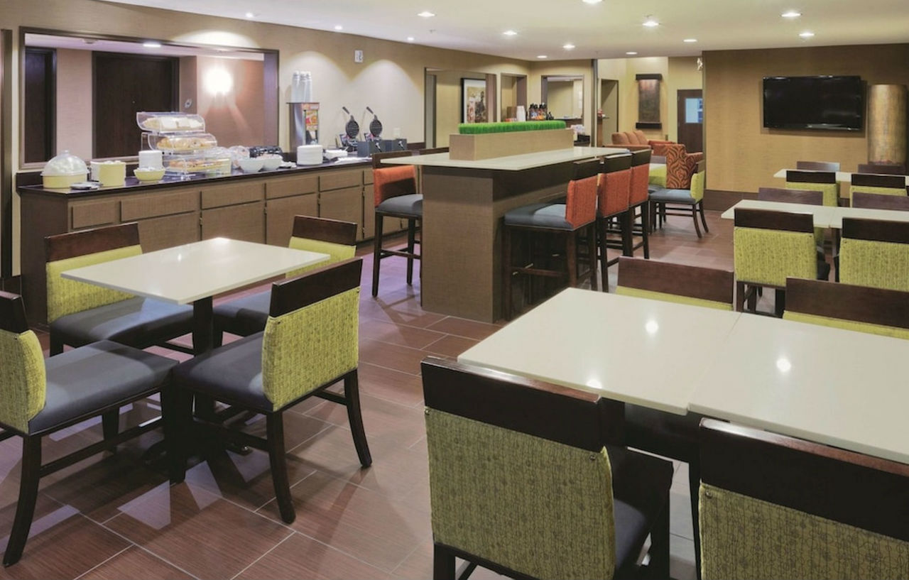 La Quinta Inn & Suites By Wyndham Lv Tropicana Stadium Las Vegas Exteriör bild